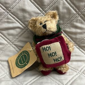 Boyds Bears 🎅🏼 Ardyth w/ Plush Pillow HO HO HO
